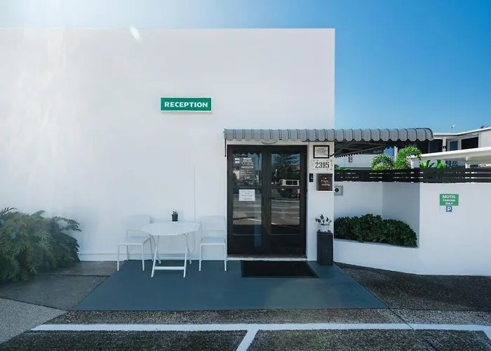 Montego Mermaid Beach Motel